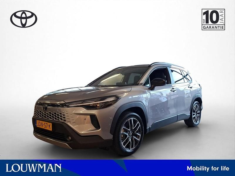 Metalstream grey (grijs metallic) Occasion 2025 Toyota Corolla Cross Executive SUV | € 46.495 (Duur) - Afbeelding 1/4