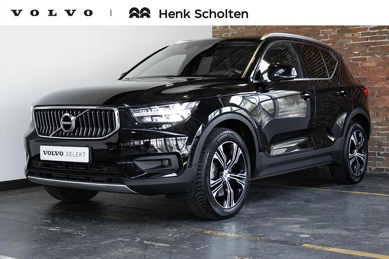 Zwart Gebruikt 2022 Volvo XC40 Inscription SUV | € 36.950 (Goede deal) - Afbeelding 1/4