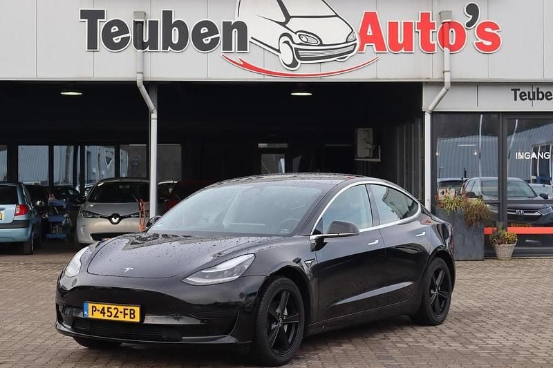Zwart Occasion 2020 Tesla Model 3 Standard Range Sedan | € 17.985 (Goede deal) - Afbeelding 1/4