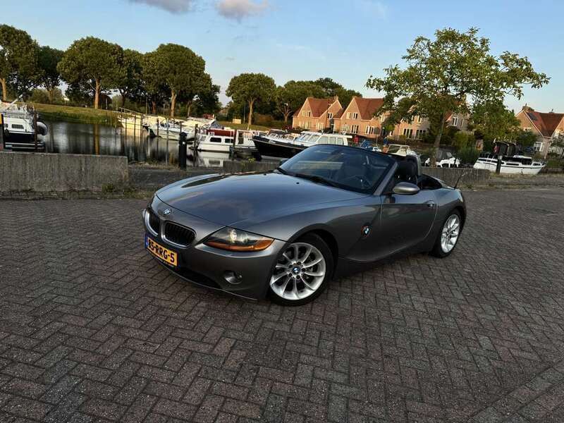 Grijs Gebruikt 2003 BMW Z4 Sport Line Cabriolet | € 9.999 (Eerlijke prijs) - Afbeelding 1/4