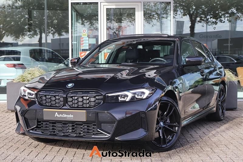 Zwart Gebruikt 2024 BMW 330e M Sport Sedan | € 40.900 - Afbeelding 1/4