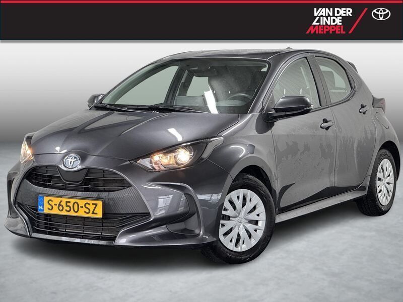 Grijs Gebruikt 2023 Toyota Yaris Active Hatchback | € 22.450 (Eerlijke prijs) - Afbeelding 1/4
