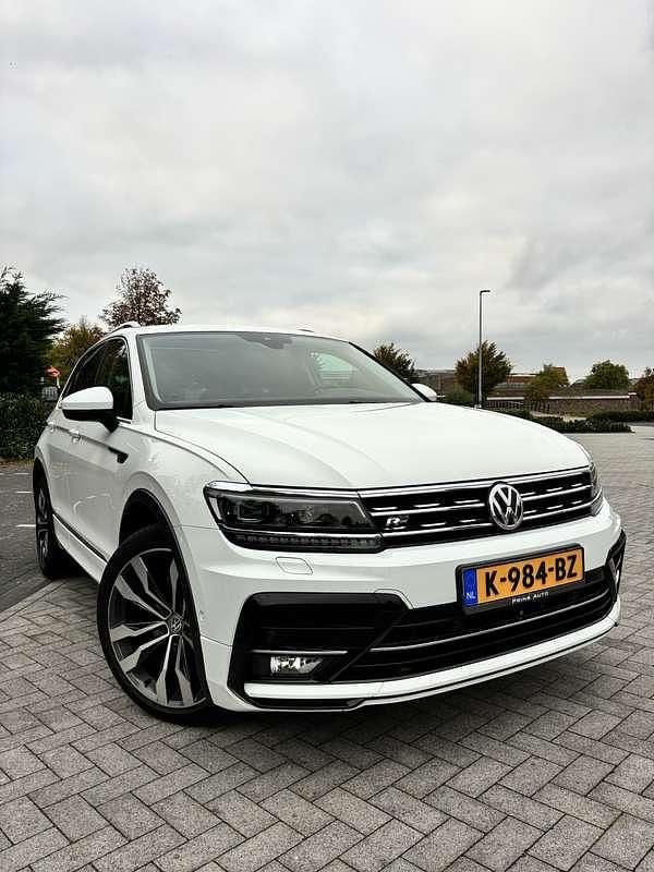 Zwart Gebruikt 2017 VW Tiguan Highline SUV | € 22.250 (Super prijs) - Afbeelding 1/4