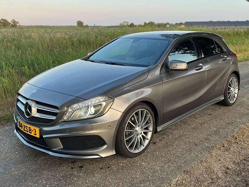 Grijs Gebruikt 2013 Mercedes A180 Hatchback | € 12.000 (Eerlijke prijs) - Afbeelding 1/4