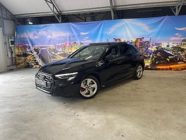 Zwart Gebruikt 2022 Audi A3 Sportback Competition Hatchback | € 34.950 (Iets duurder) - Afbeelding 1/4