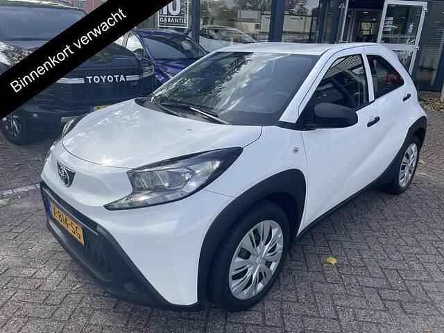 Wit Gebruikt 2024 Toyota Aygo Hatchback | € 17.400 (Eerlijke prijs) - Afbeelding 1/4