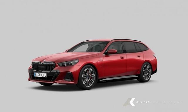 Rood Gebruikt 2024 BMW 530e M Sport Stationwagen | € 64.900 - Afbeelding 1/4