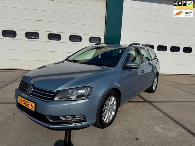 Grijs, metallic lak Gebruikt 2011 VW Passat Comfortline Stationwagen | € 5.925 (Eerlijke prijs) - Afbeelding 1/4
