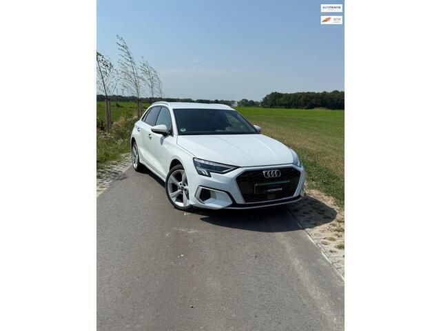 Wit Gebruikt 2021 Audi A3 Sportback S-Line Hatchback | € 26.499 (Goede deal) - Afbeelding 1/4
