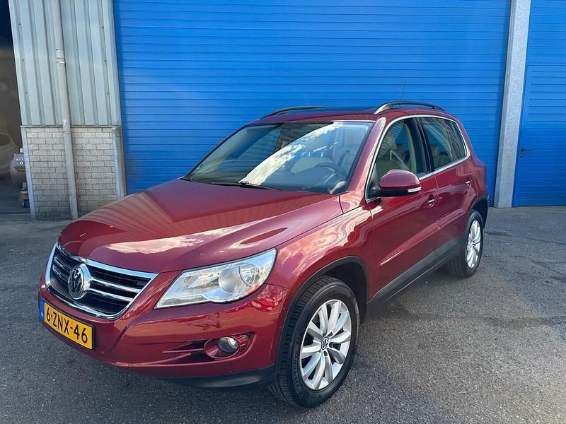 Rood Gebruikt 2011 VW Tiguan Sport SUV | € 10.450 (Goede deal) - Afbeelding 1/4