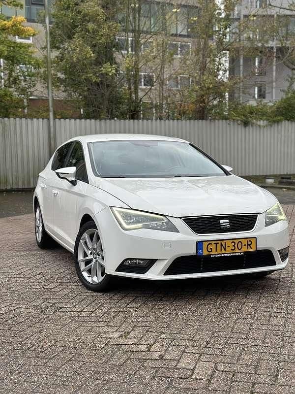 Wit Gebruikt 2015 Seat Leon Reference Stationwagen | € 11.099 (Eerlijke prijs) - Afbeelding 1/4