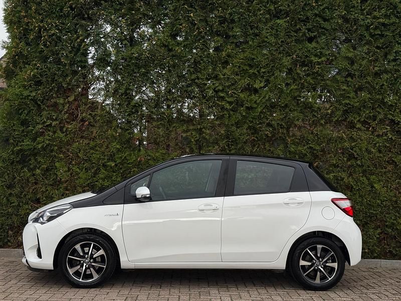 Occasion Toyota Yaris Hybrid 101 PK (74 kW) 2019 Wit Hatchback