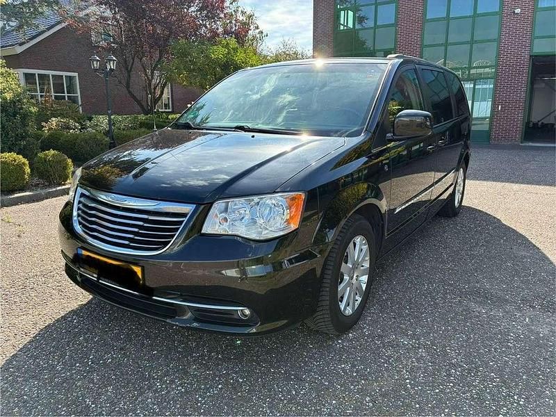 Zwart Gebruikt 2015 Chrysler Town & Country MPV | € 15.450 - Afbeelding 1/4