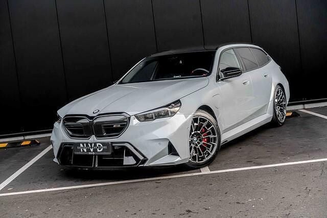 Grijs Occasion 2025 BMW M5 Comfort Edition Stationwagen | € 138.890 (Super prijs) - Afbeelding 1/4