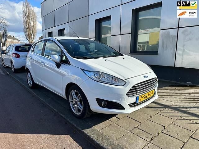 Wit Gebruikt 2013 Ford Fiesta Titanium Hatchback | € 7.250 (Eerlijke prijs) - Afbeelding 1/4