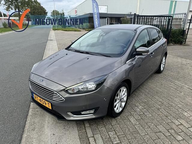 Bruin Occasion 2015 Ford Focus Hatchback | € 5.999 (Eerlijke prijs) - Afbeelding 1/4