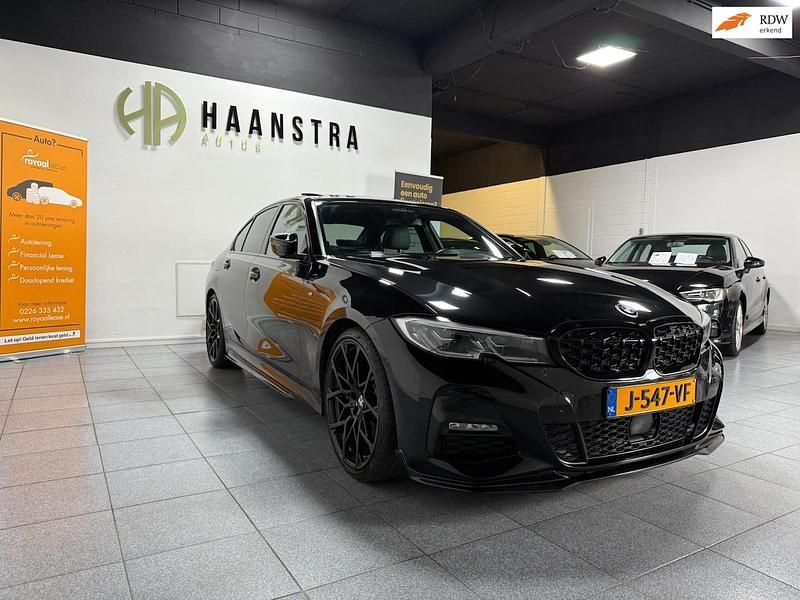 Zwart Gebruikt 2020 BMW 330 Executive Sedan | € 34.950 (Iets duurder) - Afbeelding 1/4