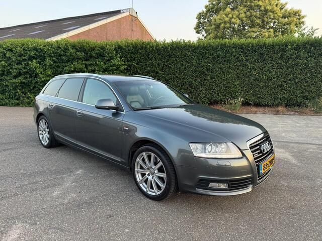 Grijs, metallic lak Gebruikt 2009 Audi A6 S-Line Stationwagen | € 10.950 (Duur) - Afbeelding 1/4