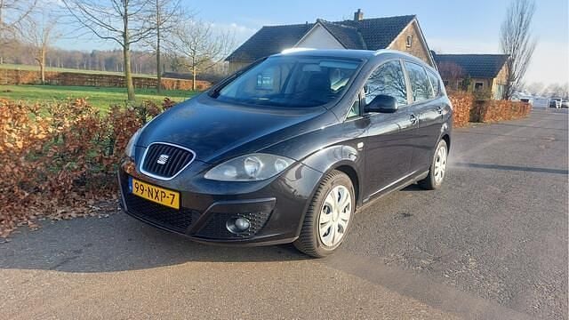 Zwart (metallic) Occasion 2011 Seat Altea XL Style MPV | € 2.950 (Super prijs) - Afbeelding 1/4