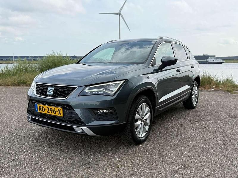Grijs Gebruikt 2017 Seat Ateca SUV | € 15.450 (Iets duurder) - Afbeelding 1/4