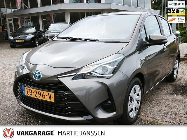 Grijs Gebruikt 2019 Toyota Yaris Active Hatchback | € 18.475 (Eerlijke prijs) - Afbeelding 1/4