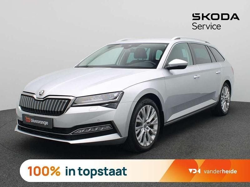 Grijs, metallic lak Gebruikt 2023 Skoda Superb Business Line Stationwagen | € 34.500 (Eerlijke prijs) - Afbeelding 1/3