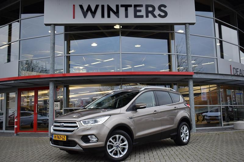 Grijs Occasion 2019 Ford Kuga Titanium SUV | € 17.750 (Eerlijke prijs) - Afbeelding 1/4