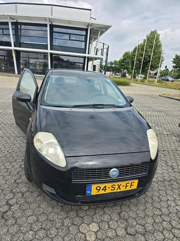 Zwart Gebruikt 2006 Fiat Punto Dynamic Hatchback | € 800 (Eerlijke prijs) - Afbeelding 1/3
