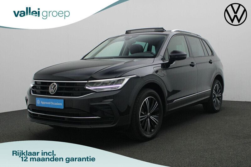 Zwart Gebruikt 2022 VW Tiguan Active SUV | € 36.950 (Iets duurder) - Afbeelding 1/4