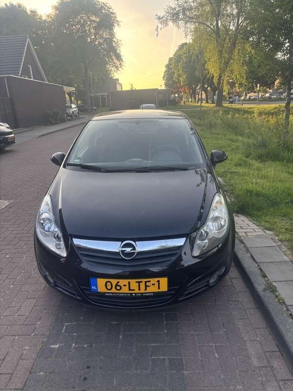 Zwart Gebruikt 2010 Opel Corsa Edition Hatchback | € 2.650 (Goede deal) - Afbeelding 1/4