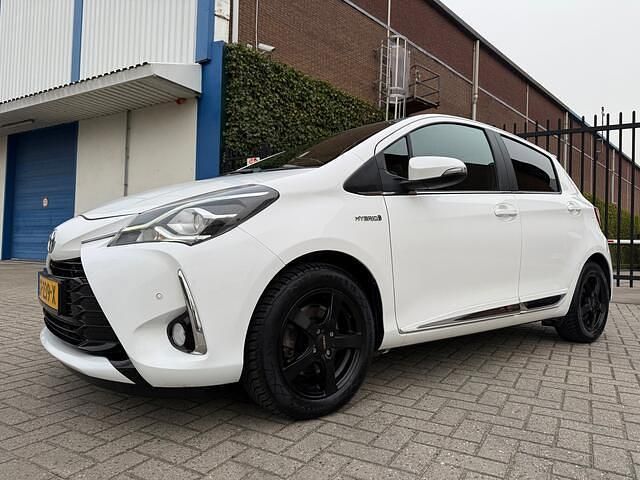 Occasion Toyota Yaris Premium 73 PK (53 kW) 2018 Wit Hatchback