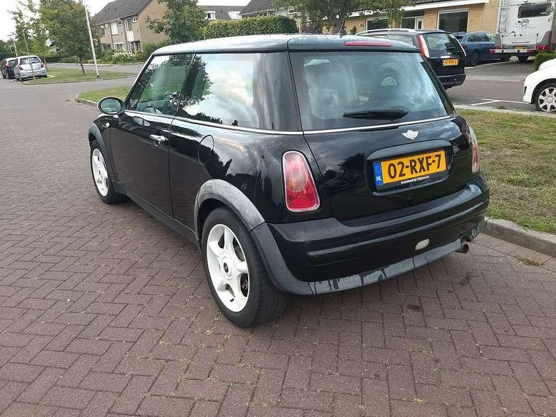 Zwart Gebruikt 2001 Mini Cooper Salt Hatchback | € 1.500 (Iets duurder) - Afbeelding 1/4