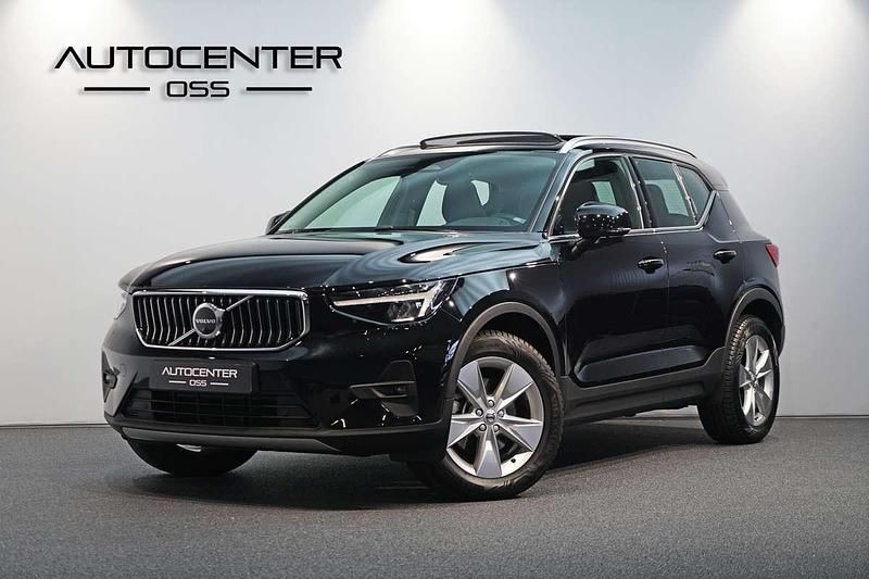 Zwart Gebruikt 2023 Volvo XC40 Plus SUV | € 38.495 - Afbeelding 1/4