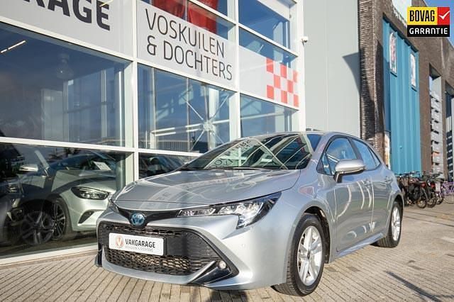 Grijs Occasion 2023 Toyota Corolla Hatchback | € 25.950 (Eerlijke prijs) - Afbeelding 1/4