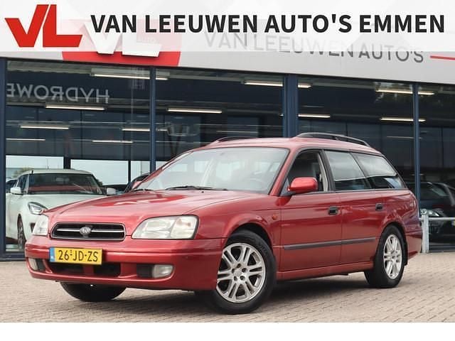 Rood, metallic lak Occasion 2002 Subaru Legacy Stationwagen | € 2.948 - Afbeelding 1/4