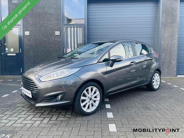 Occasion Ford Fiesta Titanium 101 PK (74 kW) 2017 Grijs Hatchback
