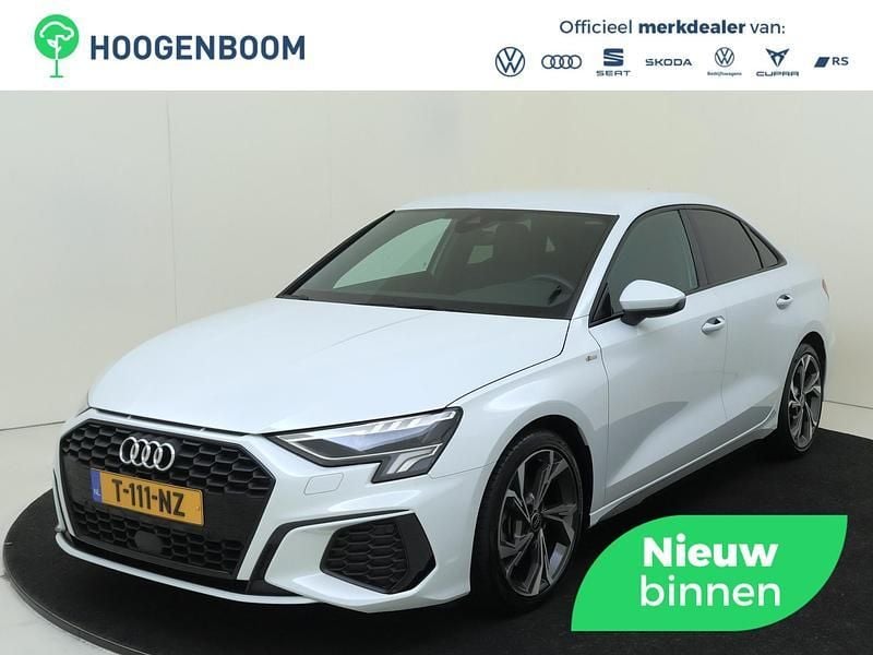 Wit Gebruikt 2023 Audi A3 S-Line Sedan | € 34.950 (Eerlijke prijs) - Afbeelding 1/4