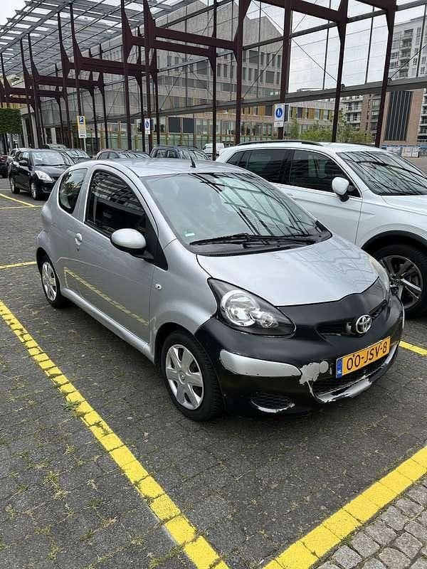 Grijs Gebruikt 2009 Toyota Aygo Comfort Hatchback | € 2.700 (Goede deal) - Afbeelding 1/4