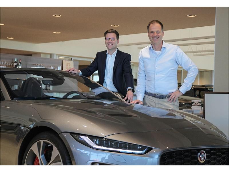 Occasion Jaguar F-Pace R-Dynamic 301 PK (221 kW) 2023 Portofino blue (donker blauw metallic)bruin SUV