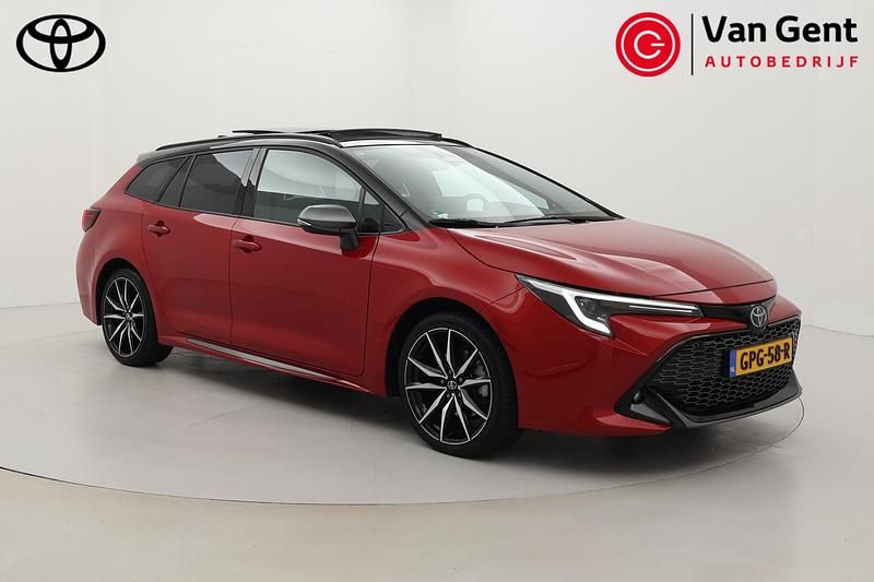 Rood Gebruikt 2024 Toyota Corolla Plus Stationwagen | € 39.999 (Duur) - Afbeelding 1/4