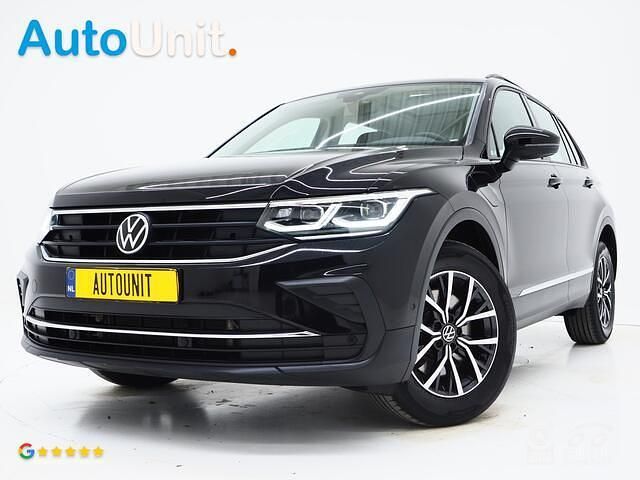 Zwart (metallic) Gebruikt 2021 VW Tiguan Elegance SUV | € 28.840 (Goede deal) - Afbeelding 1/4