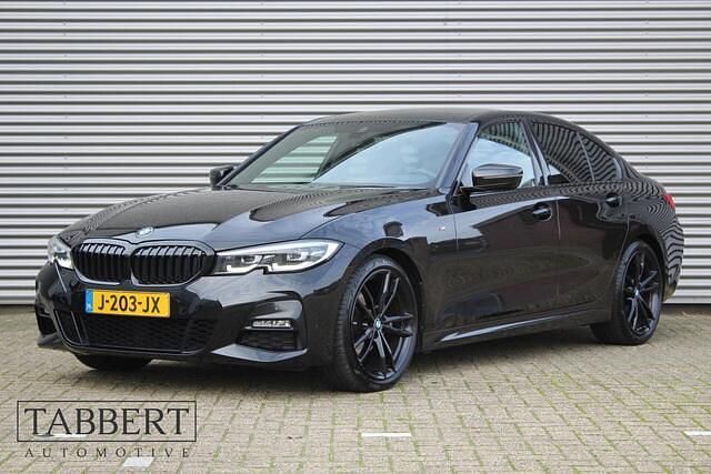 Zwart Occasion 2020 BMW 320 Executive Sedan | € 28.450 (Eerlijke prijs) - Afbeelding 1/4