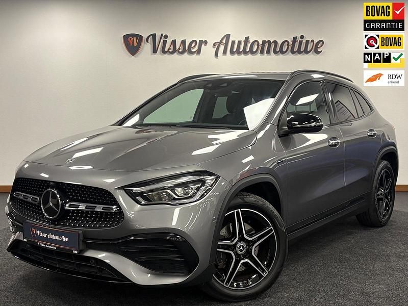 Grijs Gebruikt 2020 Mercedes GLA250 Business SUV | € 30.450 (Goede deal) - Afbeelding 1/4