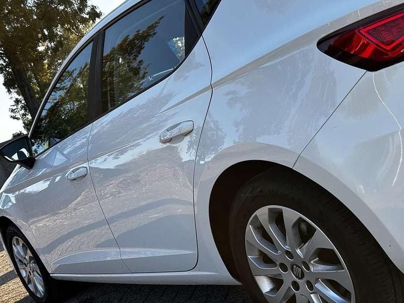 Wit Gebruikt 2013 Seat Leon Style Sedan | € 8.495 (Goede deal) - Afbeelding 1/4