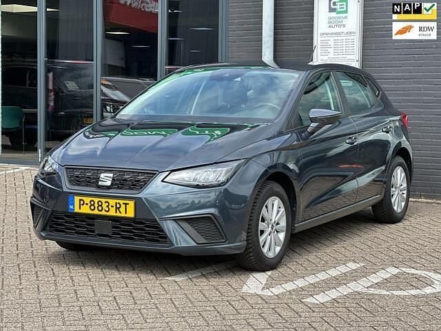 Grijs Gebruikt 2022 Seat Ibiza CONNECT Hatchback | € 14.999 (Eerlijke prijs) - Afbeelding 1/4