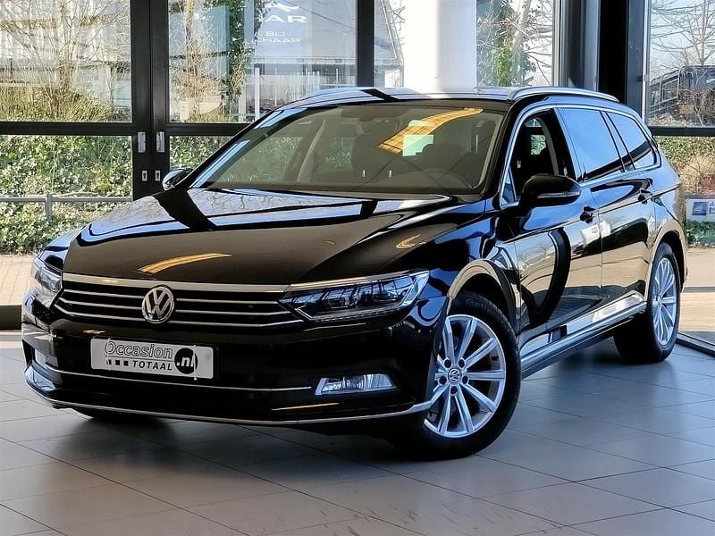 Zwart Occasion 2015 VW Passat Highline Stationwagen | € 11.950 (Iets duurder) - Afbeelding 1/4