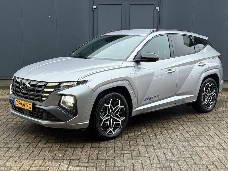 Grijs Gebruikt 2024 Hyundai Tucson N Line SUV | € 39.430 (Eerlijke prijs) - Afbeelding 1/4