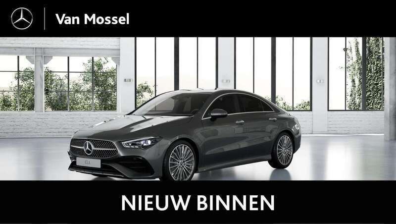 Grijs Nieuw 2025 Mercedes CLA180 AMG line Sedan | € 52.298 - Afbeelding 1/3