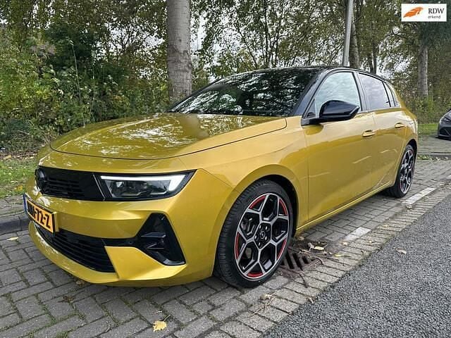 Geel Gebruikt 2022 Opel Astra Elegance Hatchback | € 24.750 - Afbeelding 1/4