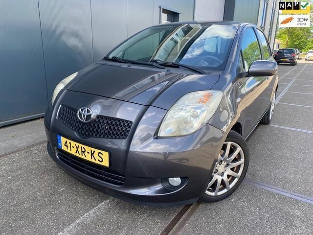 Grijs Gebruikt 2007 Toyota Yaris Sol Hatchback | € 4.450 (Eerlijke prijs) - Afbeelding 1/4